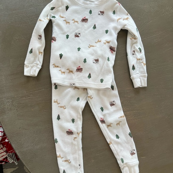 Bundle of 3 Carters Pajamas 3T - Picture 6 of 7